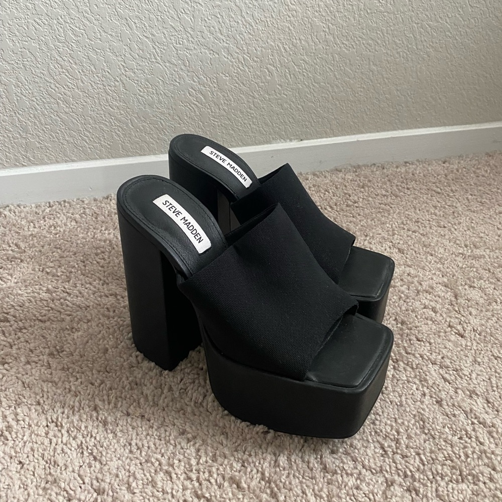 Steve Madden | Black Platform Sandals with Chunky Heel | Size 7 | Never Worn